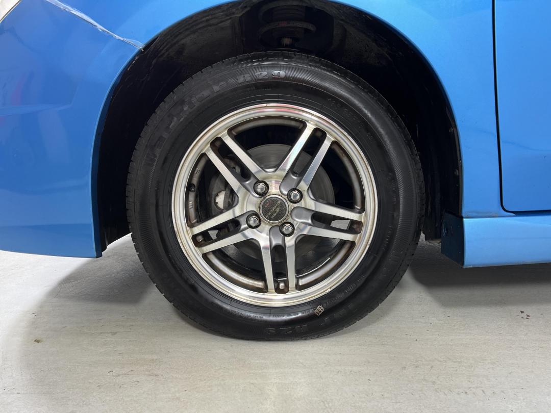 Photo '10' of Nissan Wingroad Photo '10' of Nissan Wingroad