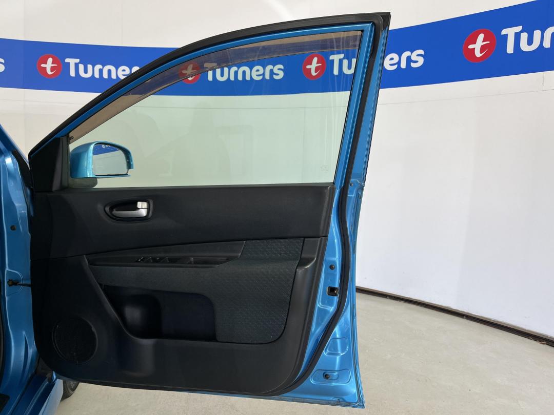 Photo '15' of Nissan Wingroad Photo '15' of Nissan Wingroad