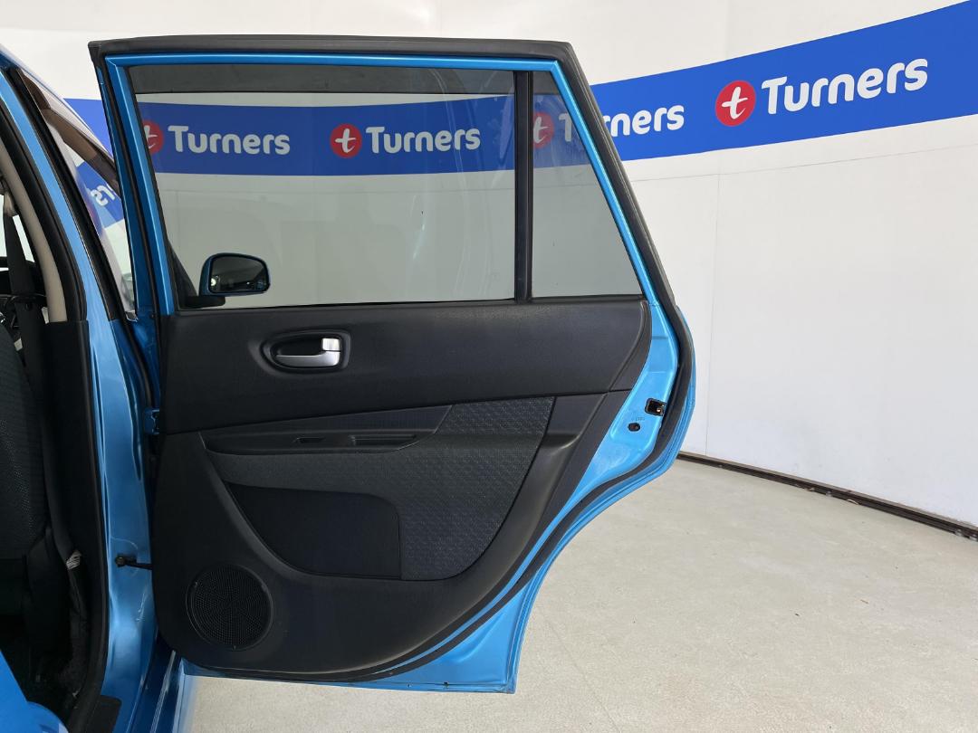 Photo '19' of Nissan Wingroad Photo '19' of Nissan Wingroad