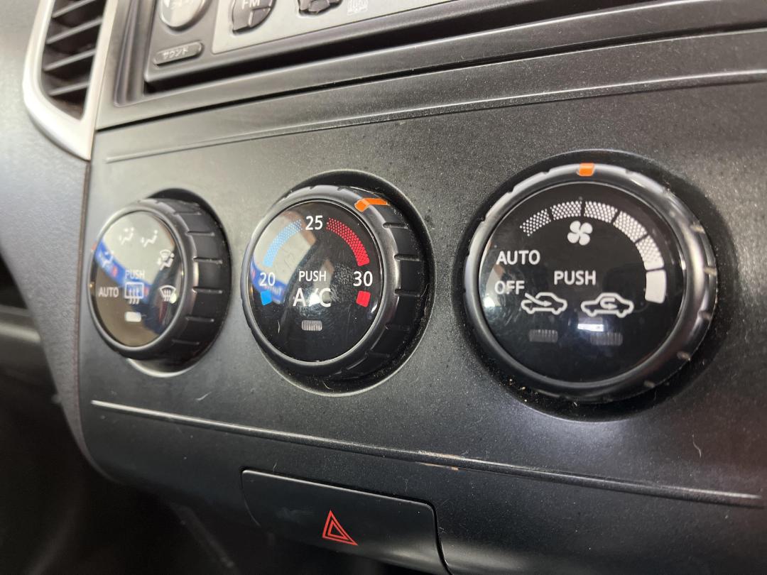 Photo '24' of Nissan Wingroad Photo '24' of Nissan Wingroad