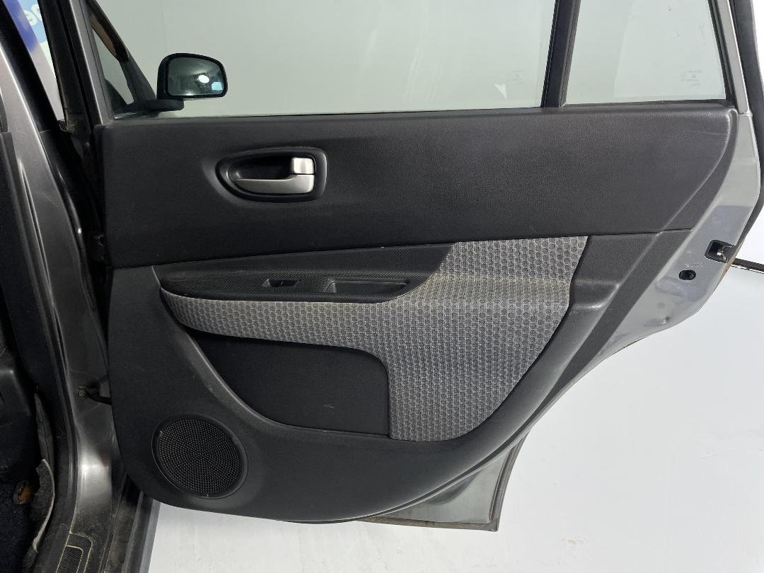 Photo '17' of Nissan Wingroad