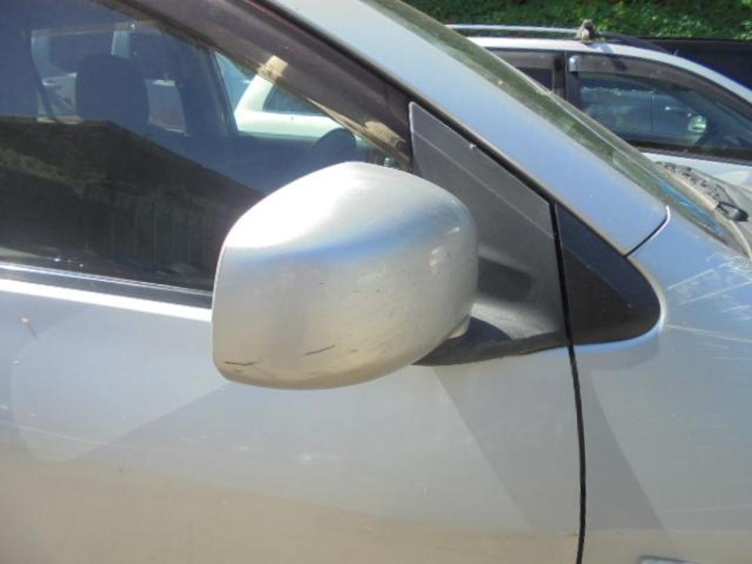 Photo '8' of Nissan Wingroad Photo '8' of Nissan Wingroad