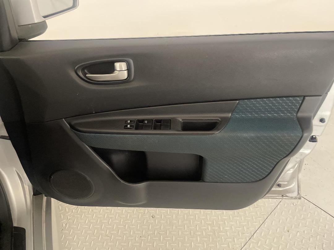 Photo '15' of Nissan Wingroad