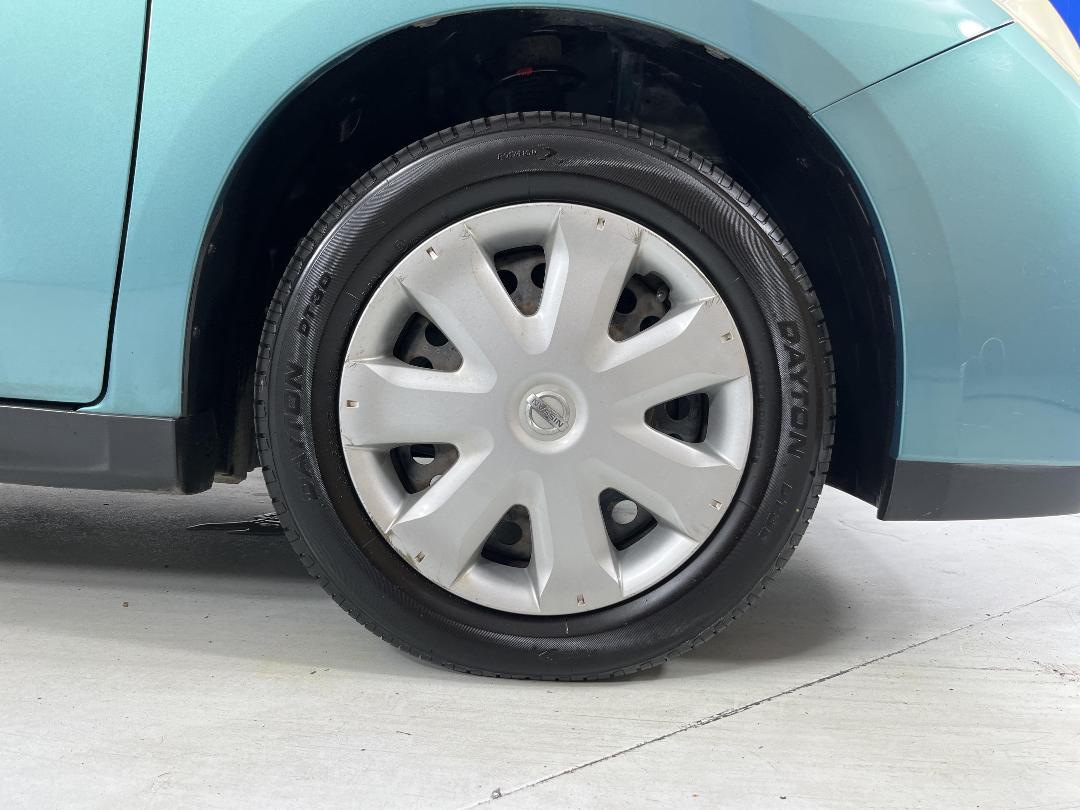 Photo '9' of Nissan Wingroad Photo '9' of Nissan Wingroad