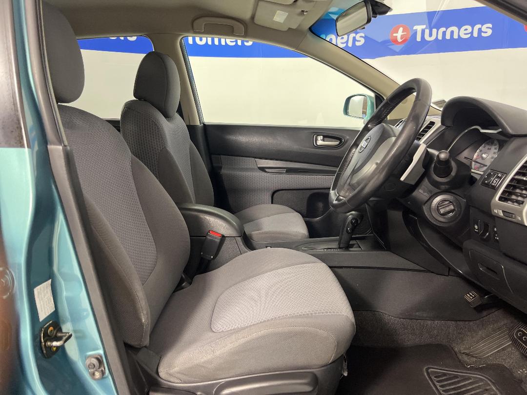 Photo '16' of Nissan Wingroad Photo '16' of Nissan Wingroad