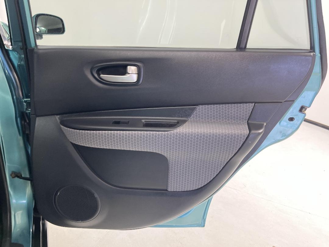 Photo '19' of Nissan Wingroad Photo '19' of Nissan Wingroad