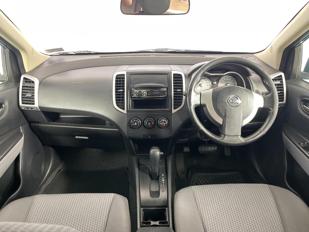 Photo '17' of Nissan Wingroad Photo '17' of Nissan Wingroad