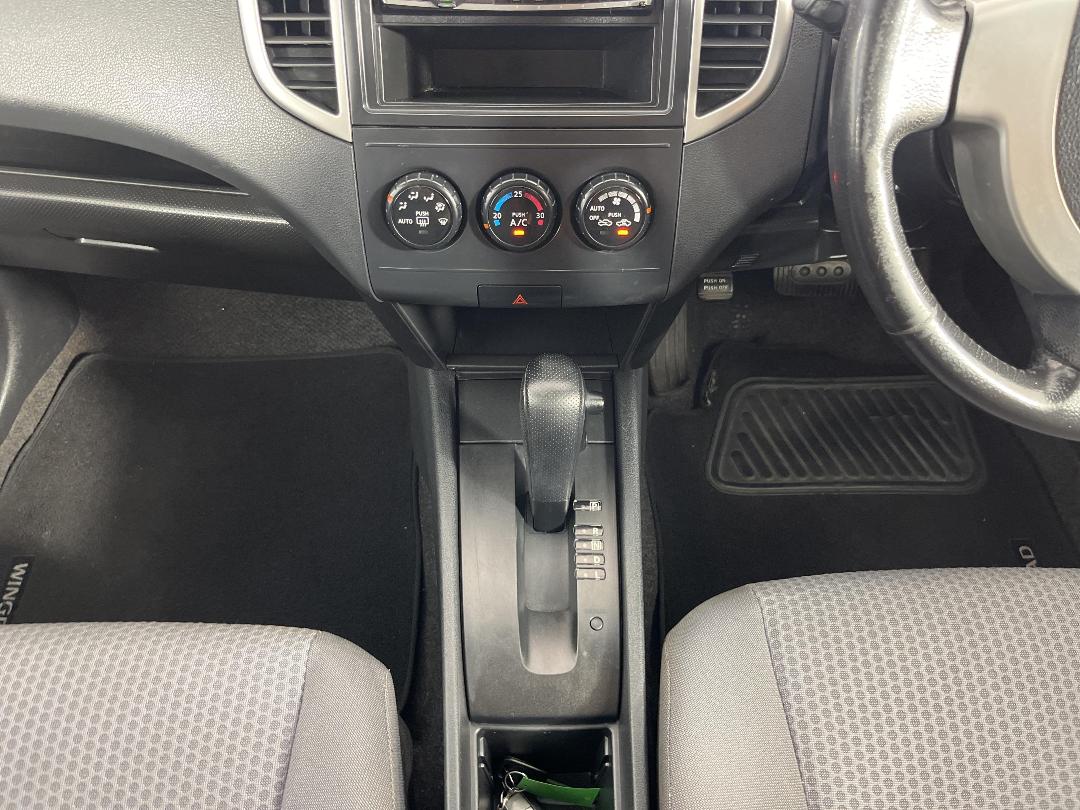 Photo '18' of Nissan Wingroad Photo '18' of Nissan Wingroad