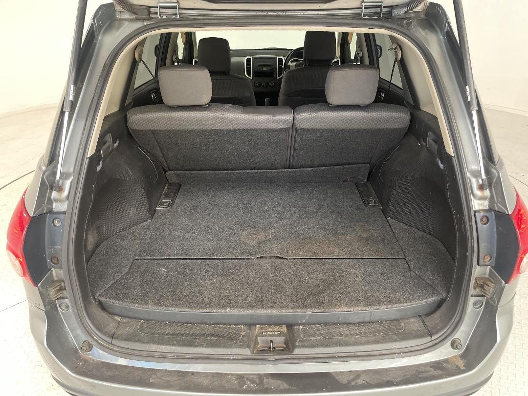 Photo '14' of Nissan Wingroad