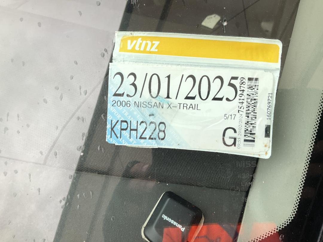 Damaged Nissan XTrail 2006 in Wiri at Turners Damaged and End Of