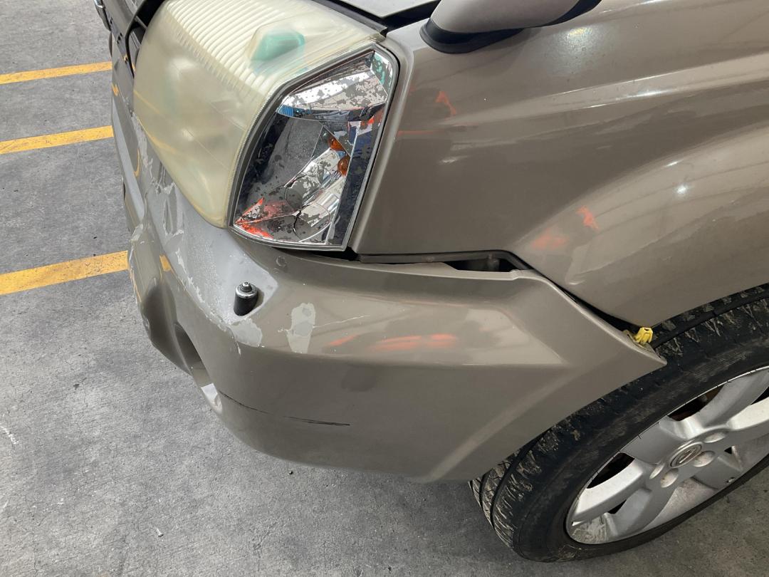 Damaged Nissan XTrail 2006 in Wiri at Turners Damaged and End Of