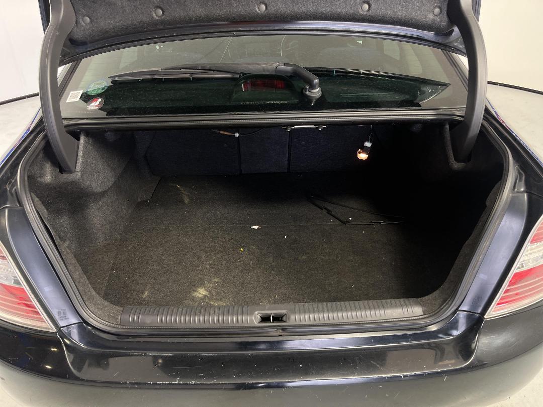 Photo '14' of Subaru Legacy