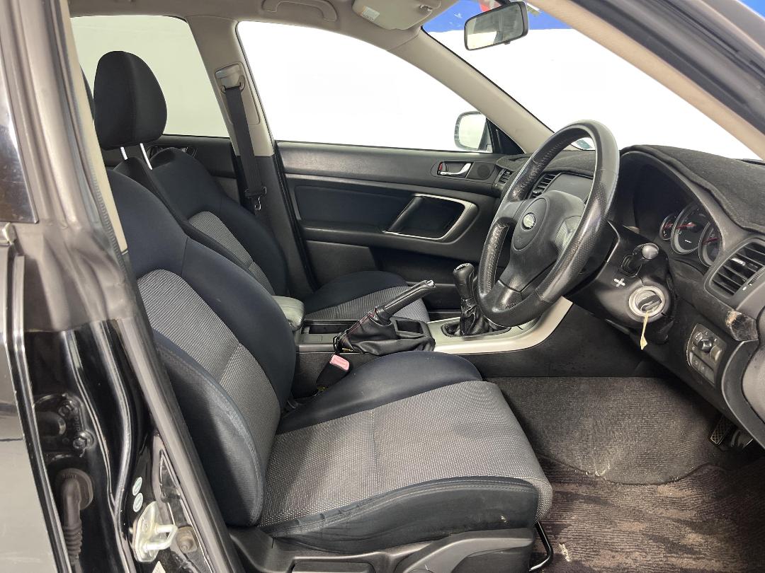 Photo '16' of Subaru Legacy