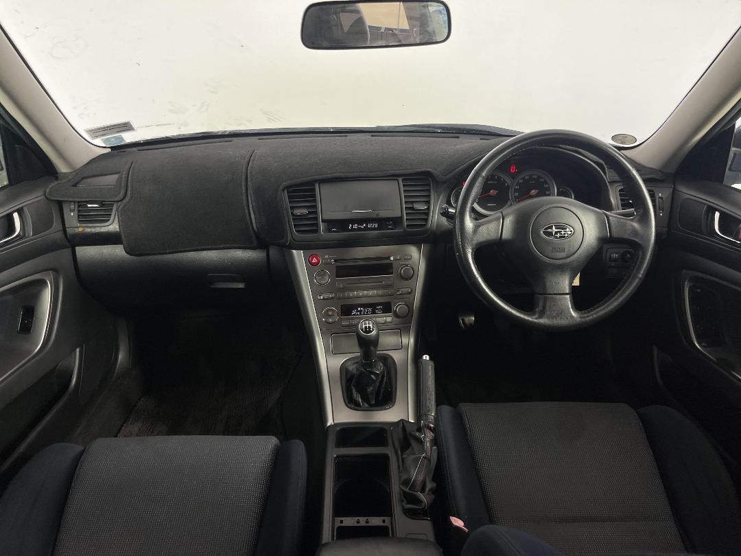 Photo '17' of Subaru Legacy