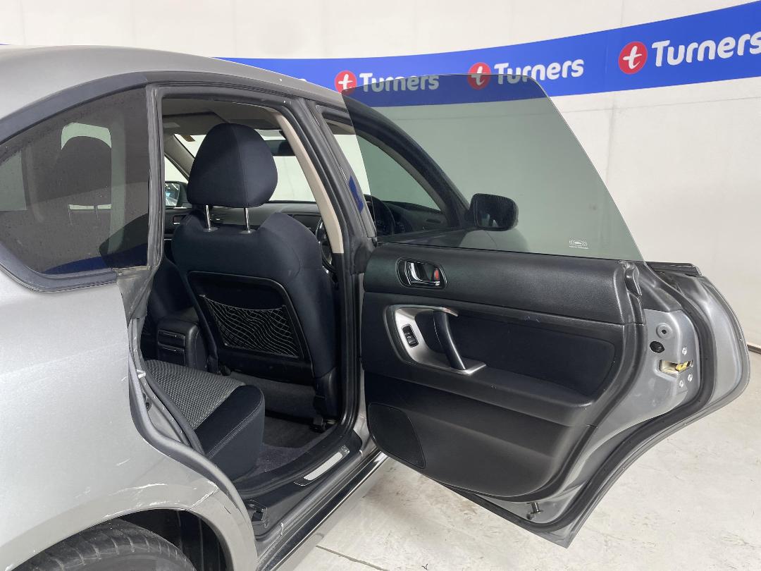 Photo '19' of Subaru Legacy