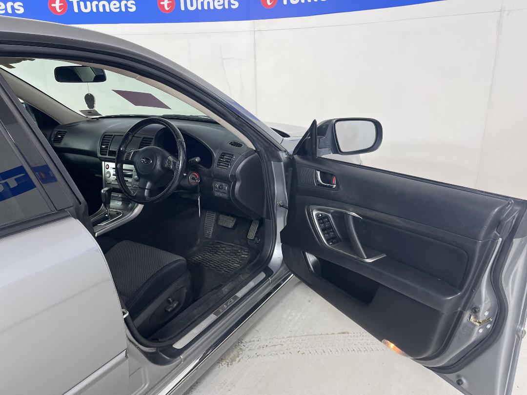 Photo '13' of Subaru Legacy