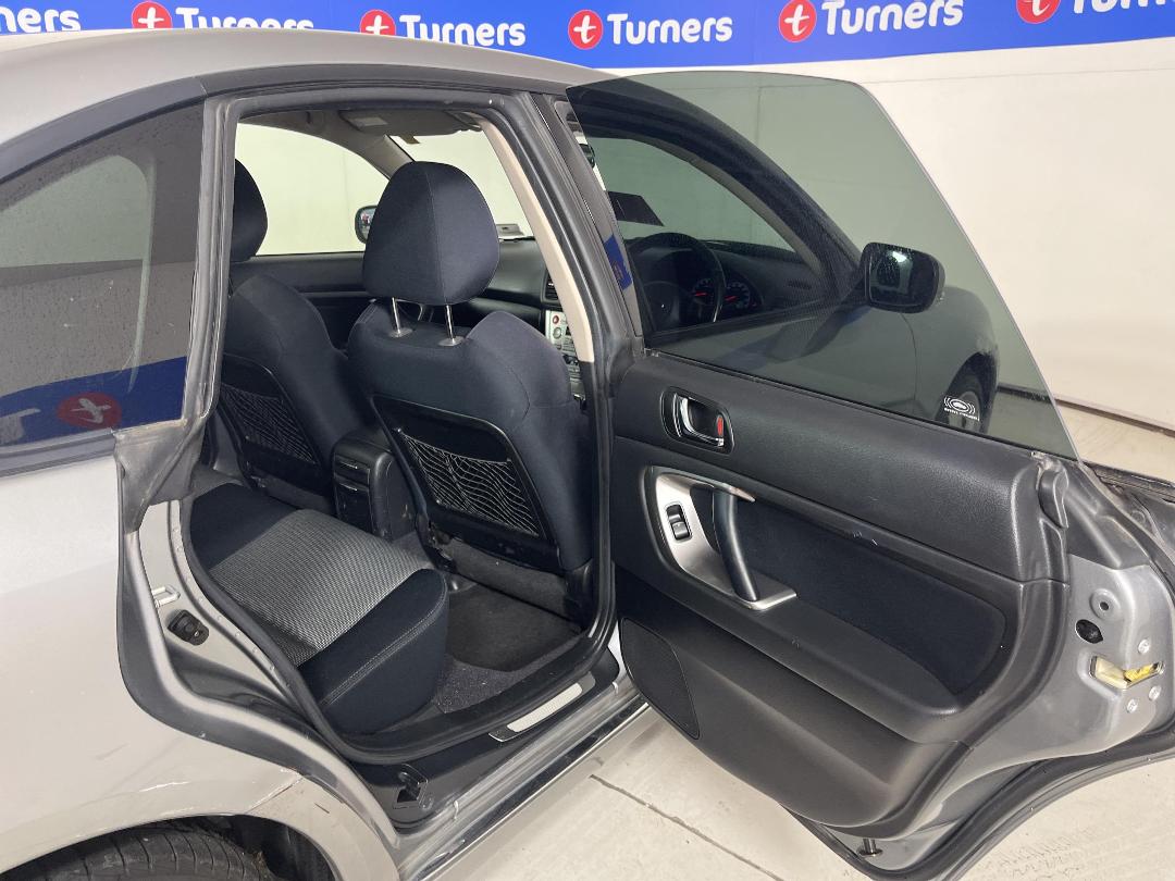 Photo '17' of Subaru Legacy