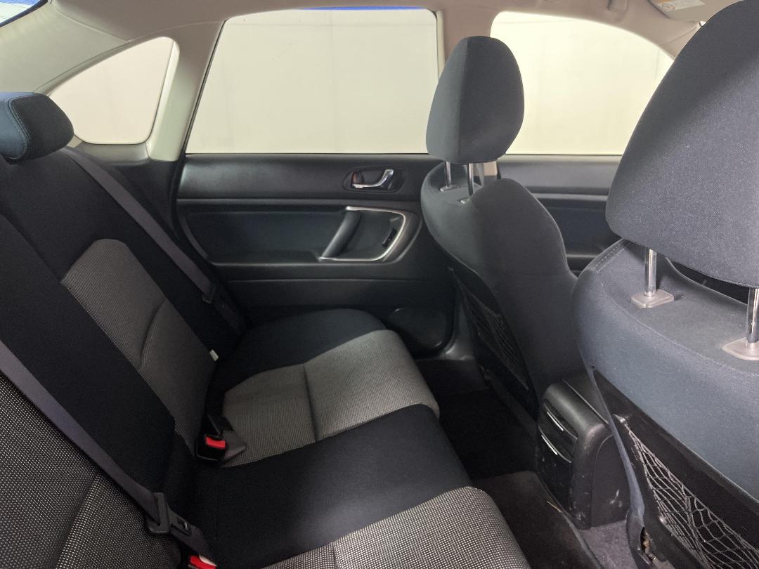 Photo '18' of Subaru Legacy