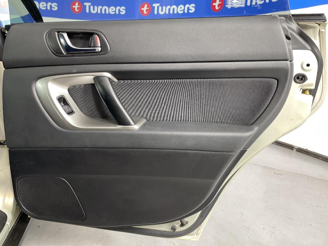 Photo '19' of Subaru Legacy Photo '19' of Subaru Legacy