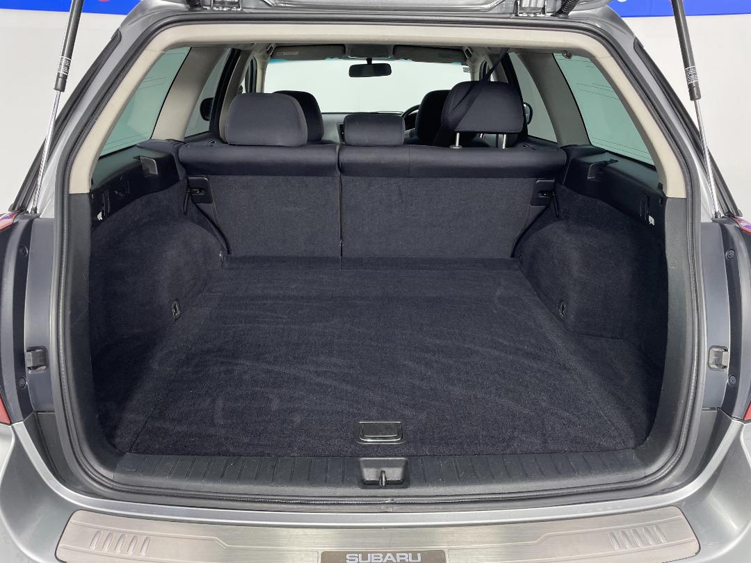 Photo '14' of Subaru Legacy