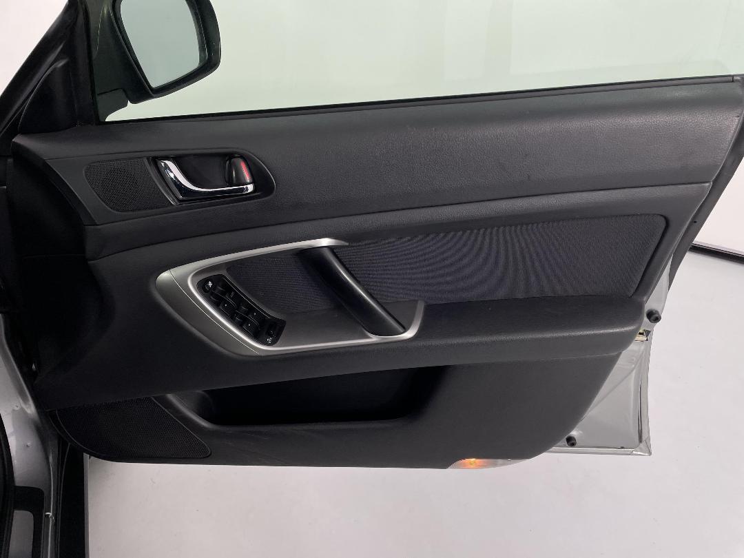 Photo '15' of Subaru Legacy