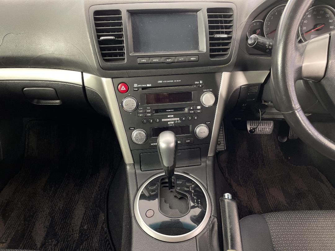 Photo '18' of Subaru Legacy