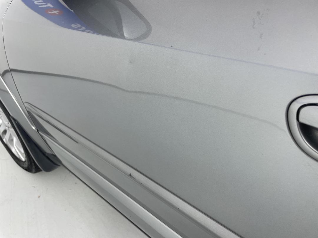 Photo '28' of Subaru Legacy