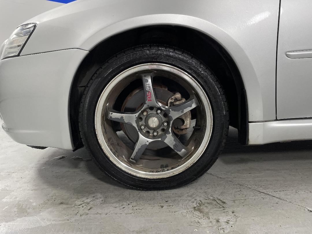 Photo '10' of Subaru Legacy