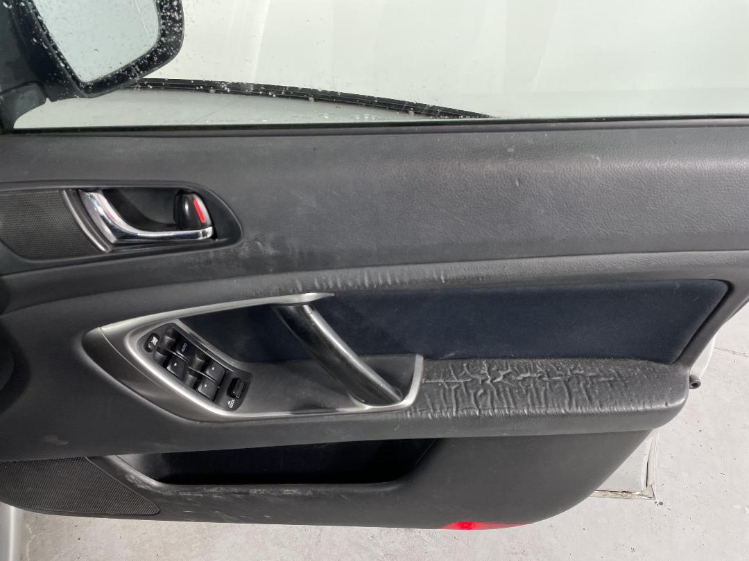 Photo '15' of Subaru Legacy