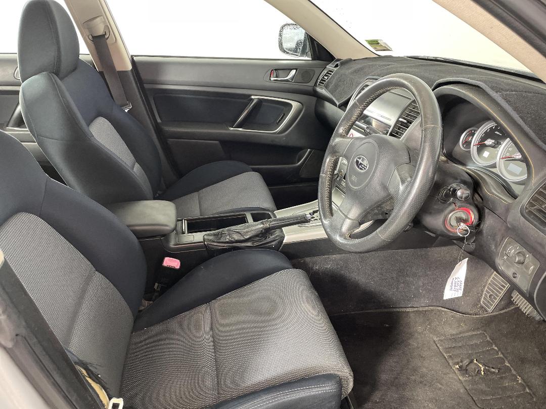 Photo '16' of Subaru Legacy