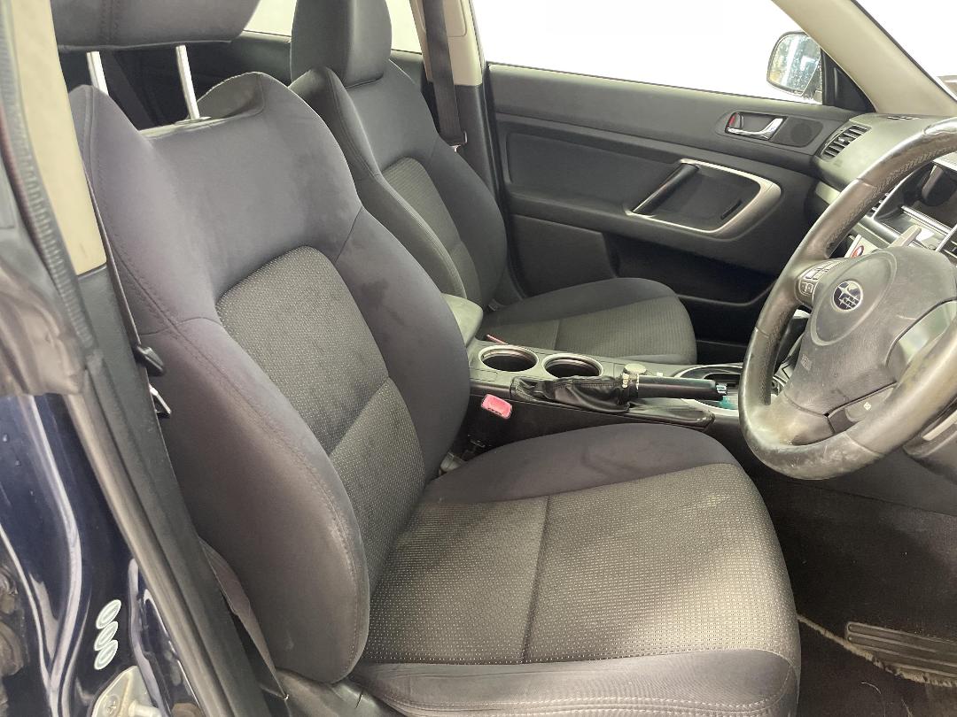 Photo '16' of Subaru Legacy