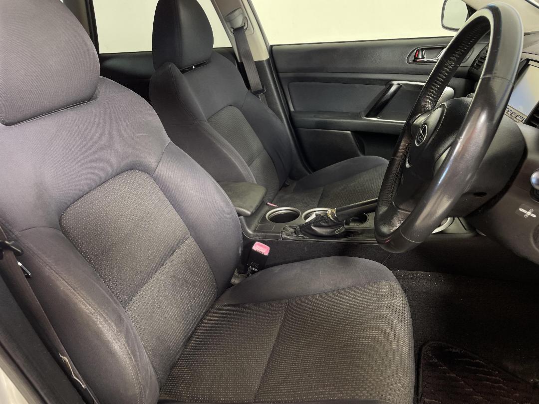 Photo '16' of Subaru Legacy