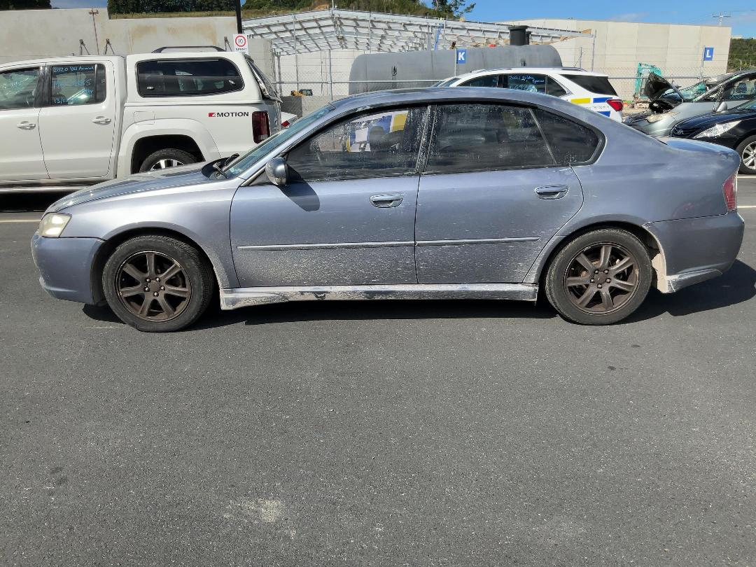 Photo '4' of Subaru Legacy