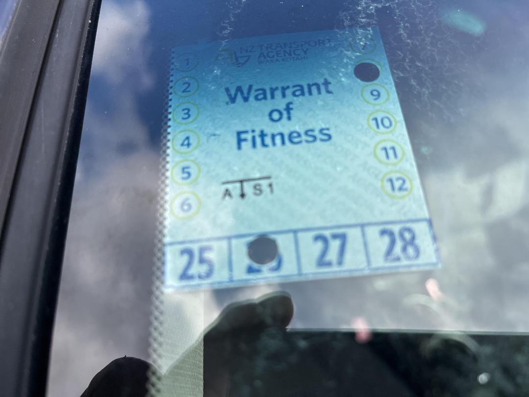 Photo '8' of Subaru Legacy