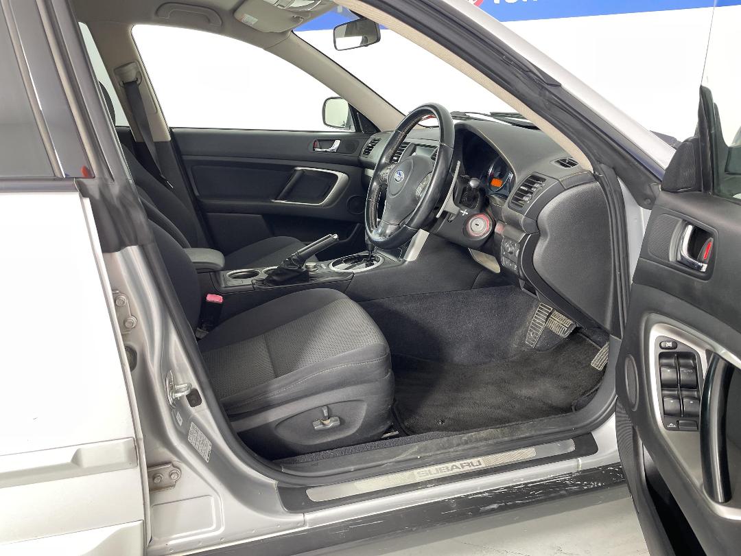 Photo '16' of Subaru Legacy Photo '16' of Subaru Legacy