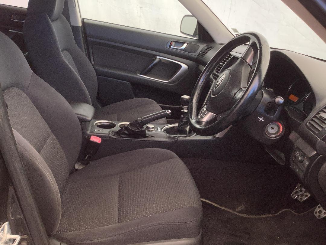 Photo '8' of Subaru Legacy