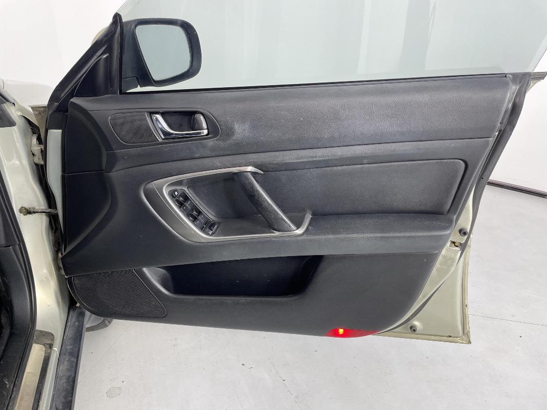 Photo '15' of Subaru Outback