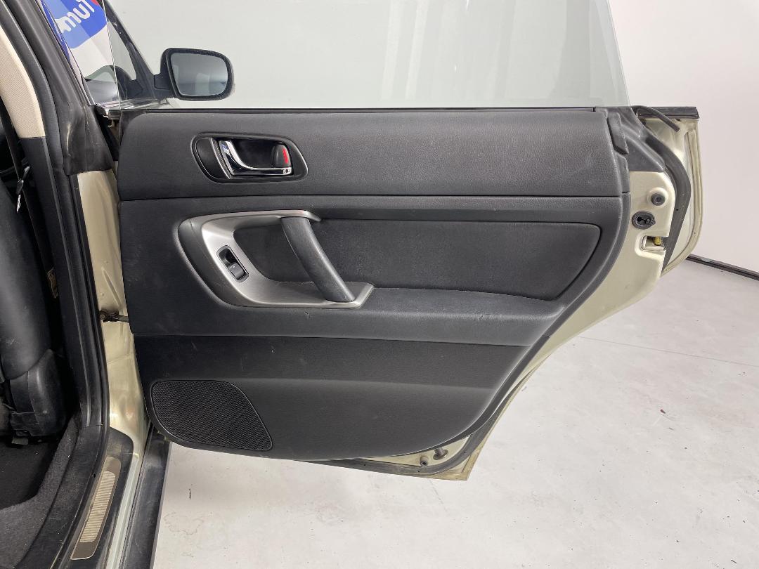 Photo '19' of Subaru Outback