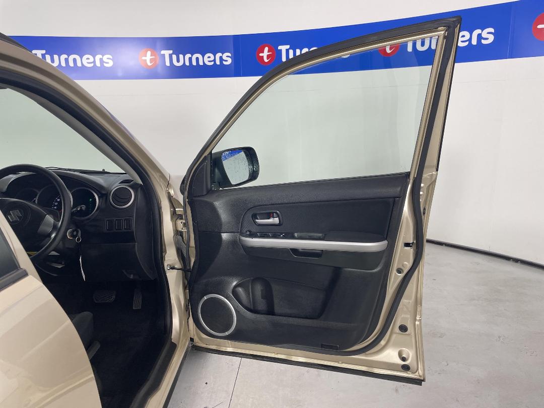 Photo '15' of Suzuki Grand Vitara