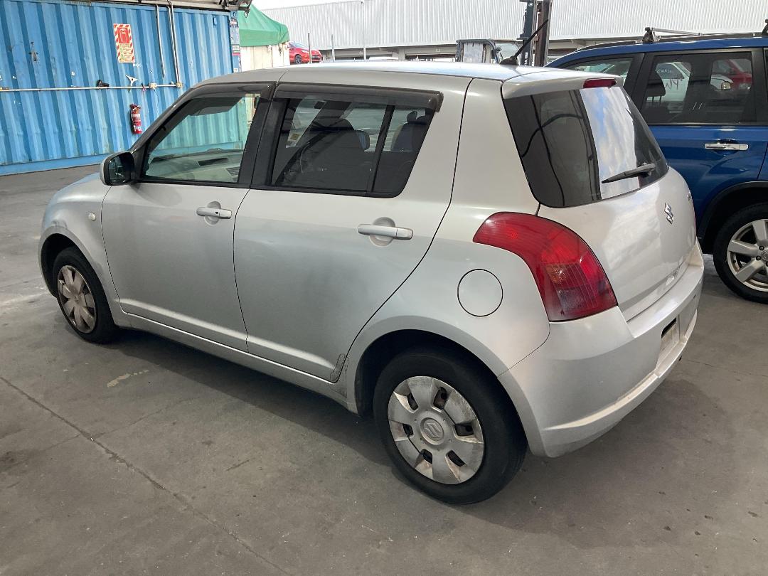 Photo '10' of Suzuki Swift