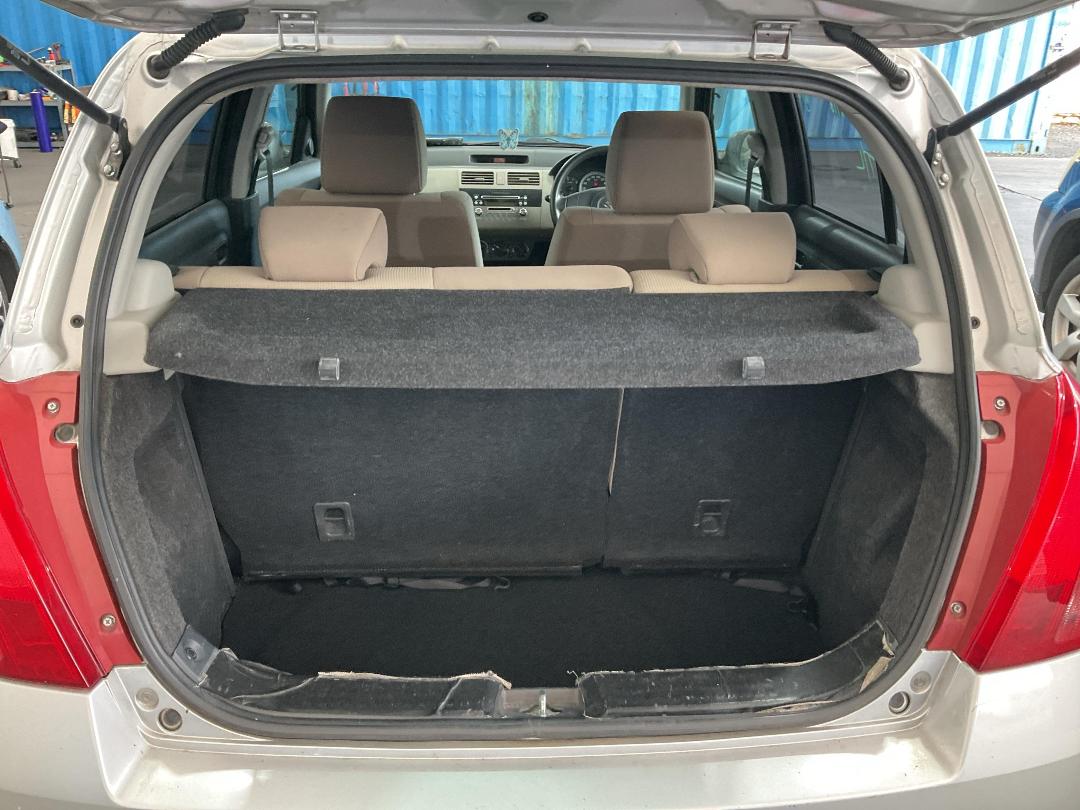 Photo '12' of Suzuki Swift