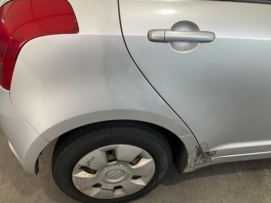 Photo '15' of Suzuki Swift