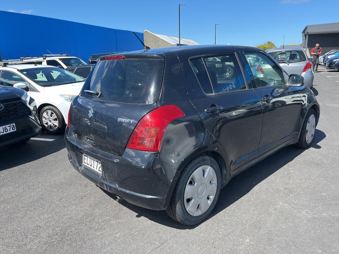 Photo '6' of Suzuki Swift