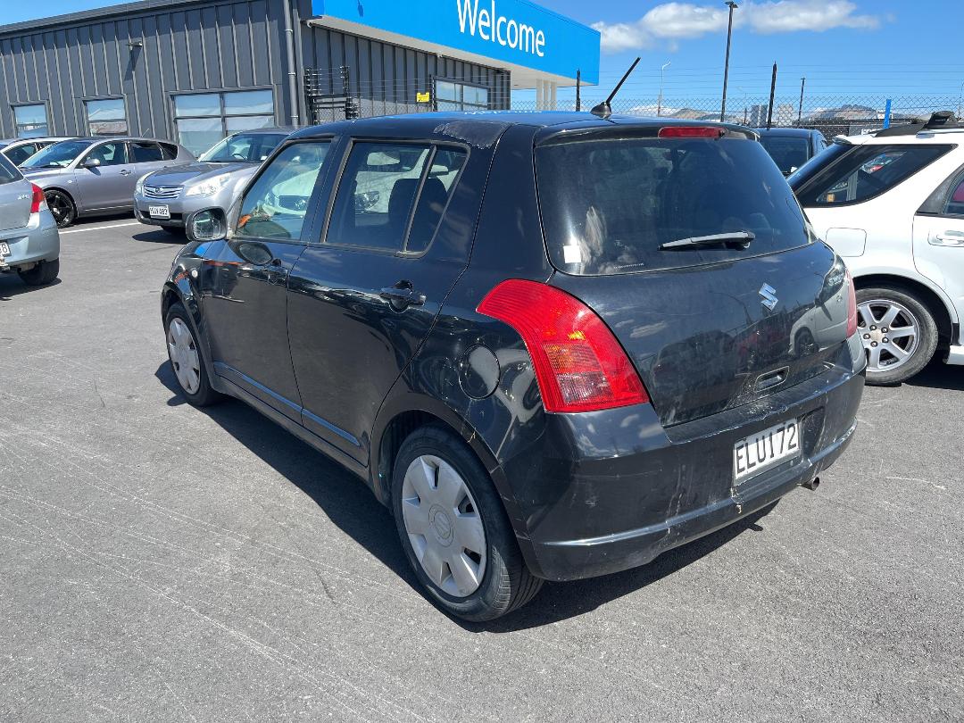 Photo '4' of Suzuki Swift