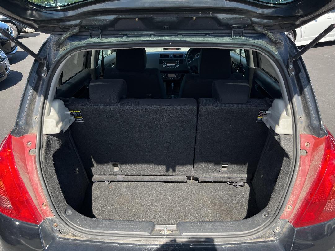 Photo '12' of Suzuki Swift