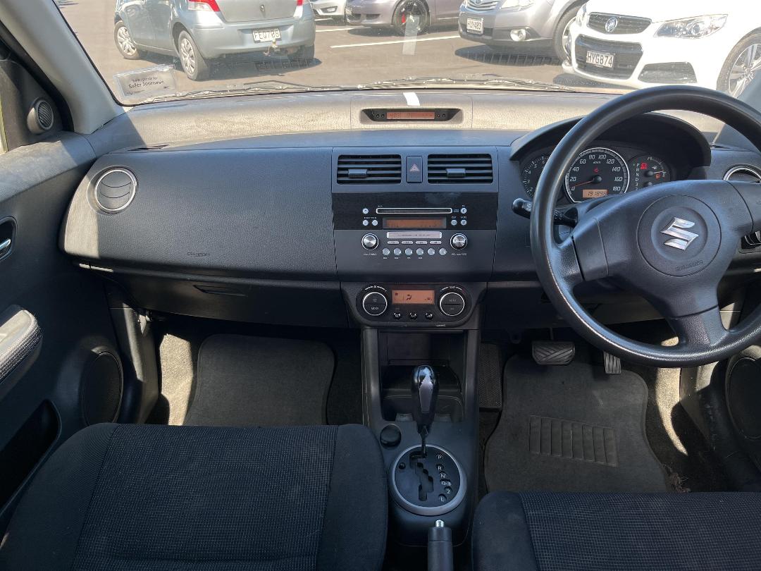 Photo '15' of Suzuki Swift