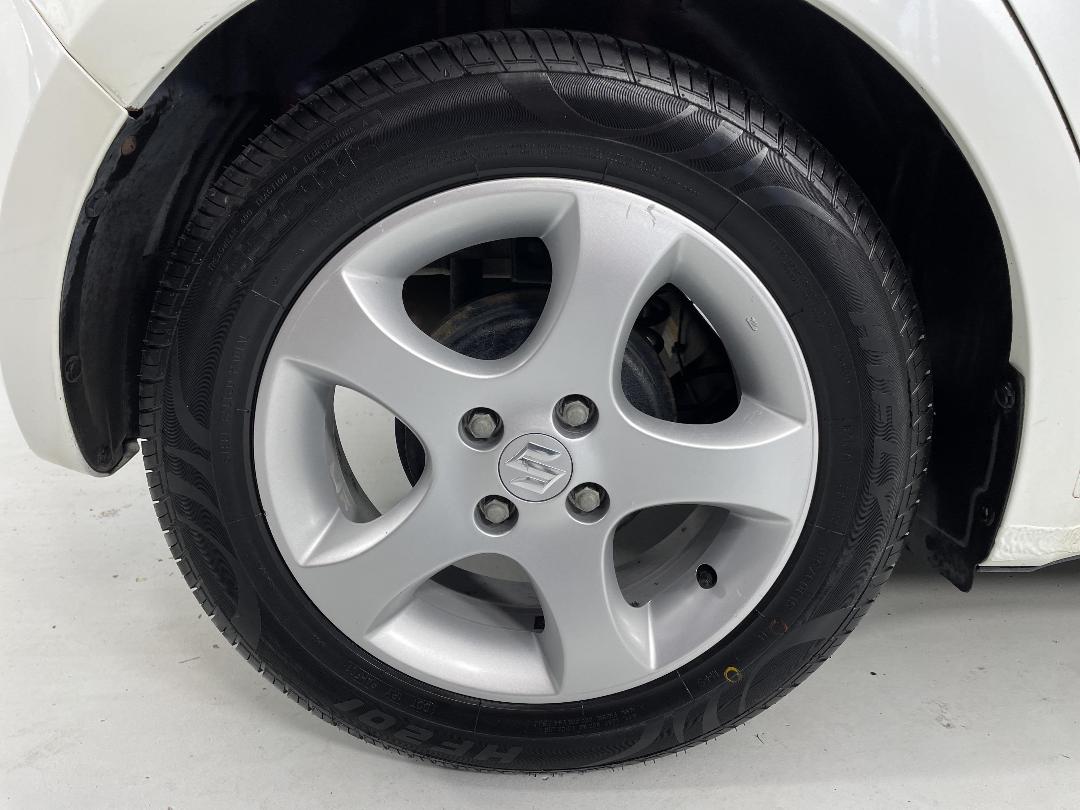 Photo '12' of Suzuki Swift