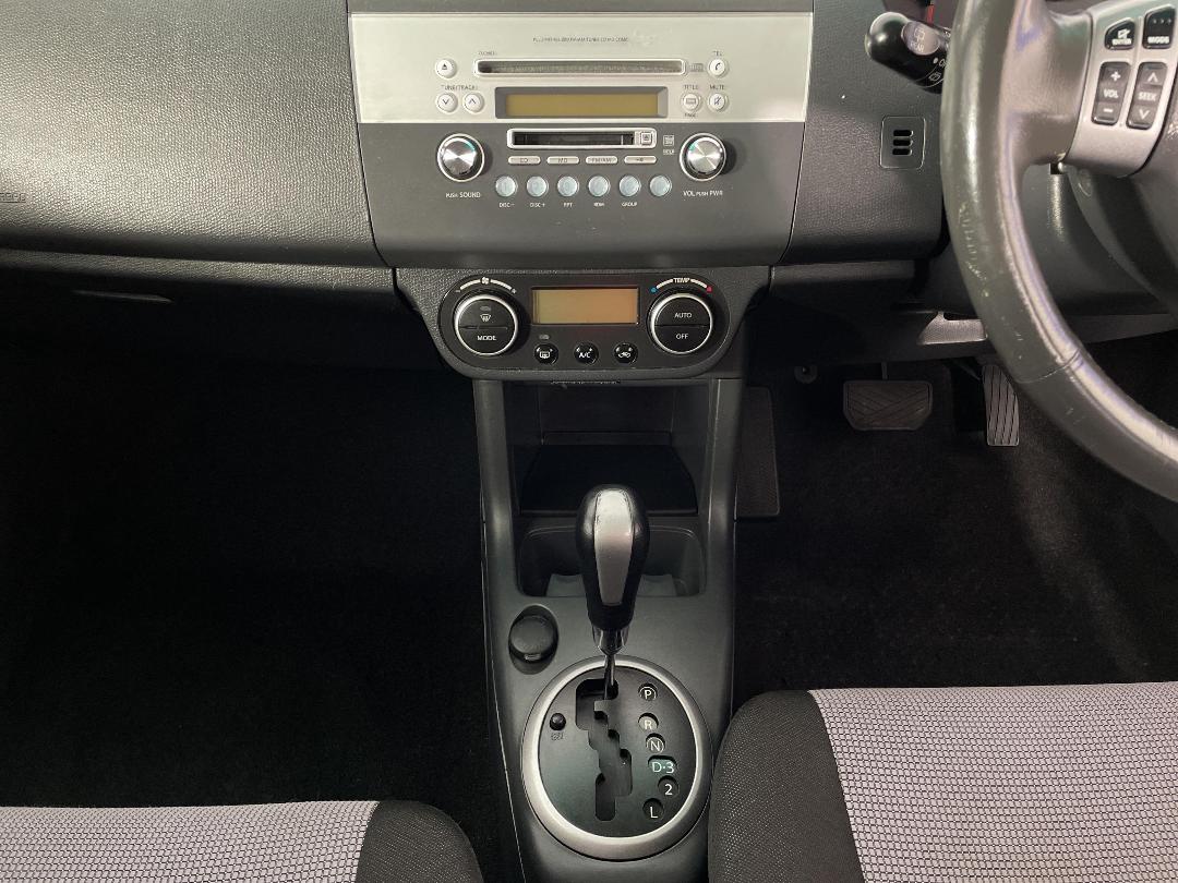 Photo '18' of Suzuki Swift