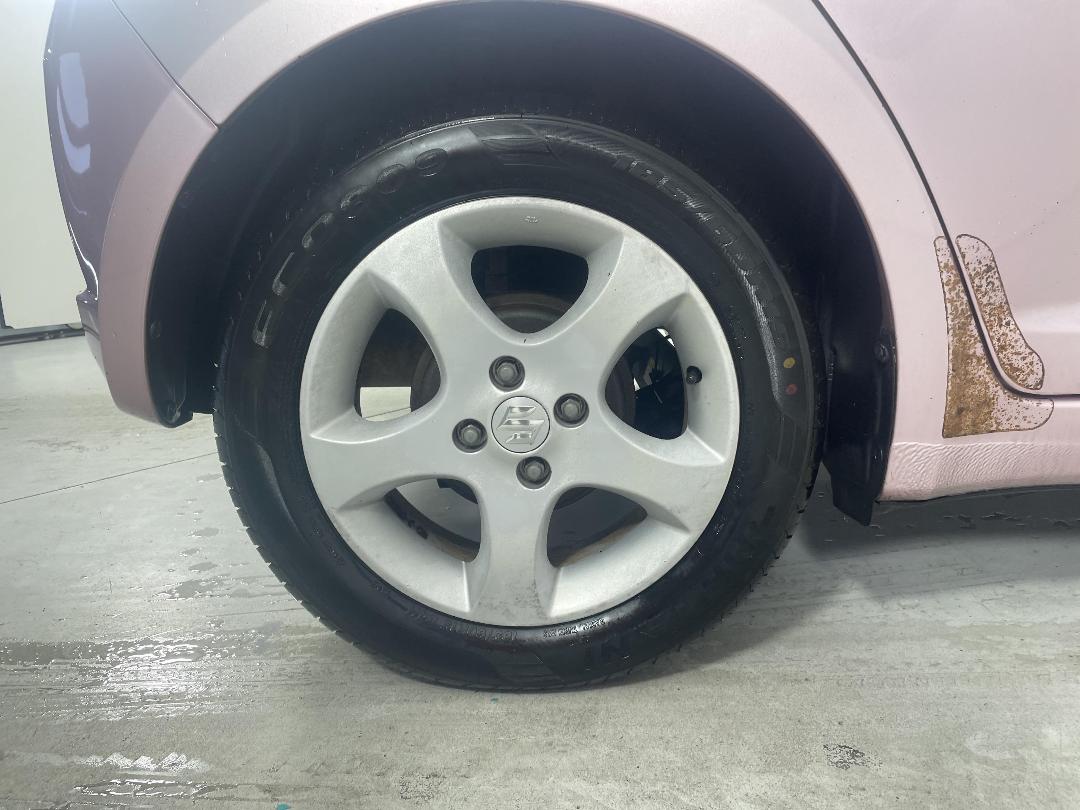 Photo '12' of Suzuki Swift