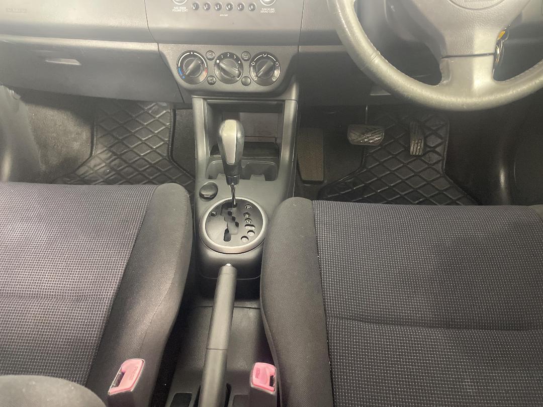 Photo '18' of Suzuki Swift